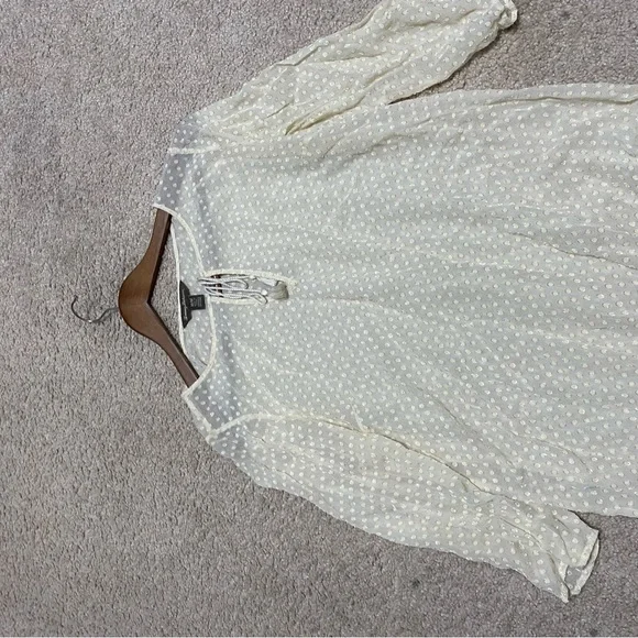 Tommy Bahama sheer ivory top Medium - Picture 2 of 7